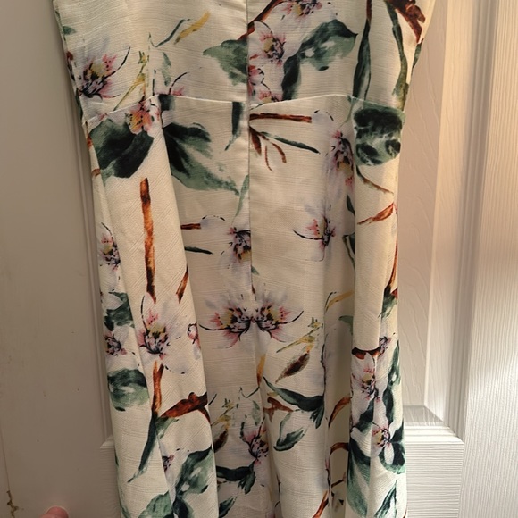 XS pale yellow floral midi J.O.A. dress - Picture 9 of 10